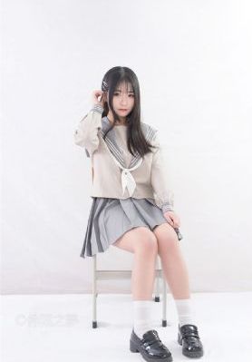 女仆掀起蕾丝裙让主人摸屁股_BD国语天堂在线